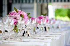 květiny na svatební stůl
